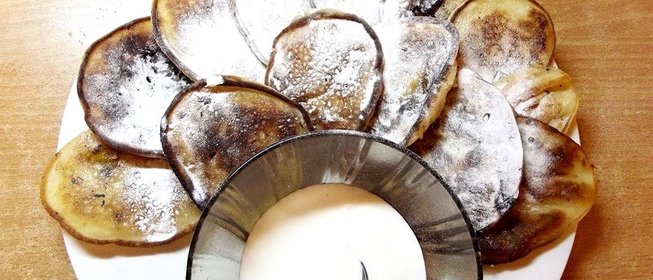 Оладьи со сливой