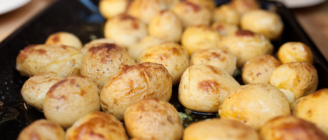 Запеченная молодая картошка