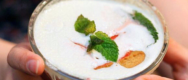 Парфе из клубники с имбирным печеньем и фреш-кремом