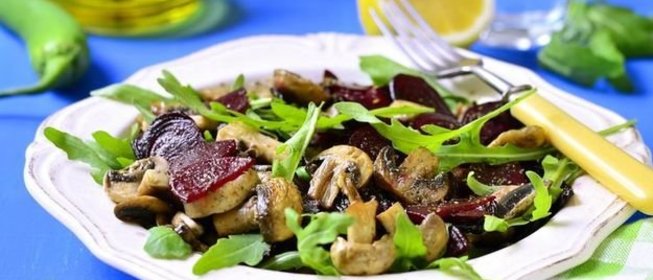 Салат с грибами и свеклой