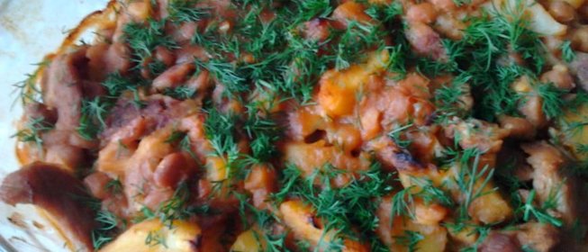 Запеченный картофель со свининой и фасолью