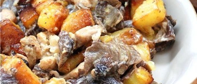 Жаренный картофель с грибами в сливках