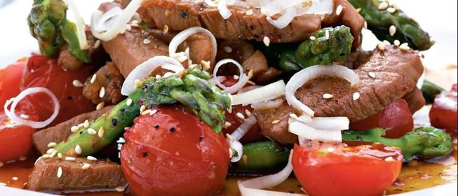 Свинина с овощами в пряном соусе