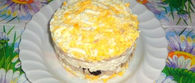 Салат с рыбой и черносливом