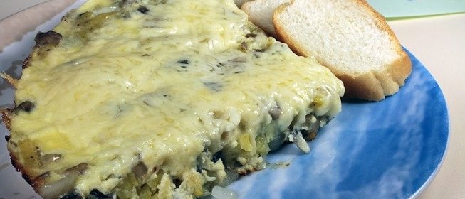 Омлет с грибами и картофелем