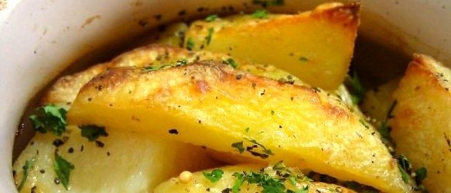 Тушеная картошка в горшочках