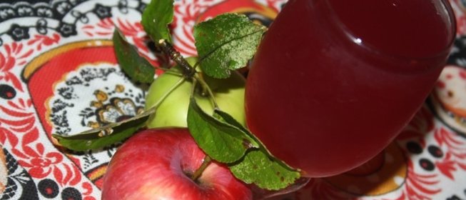 Яблочный компот с виноградными листочками