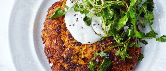 Морковные оладьи с йогуртом