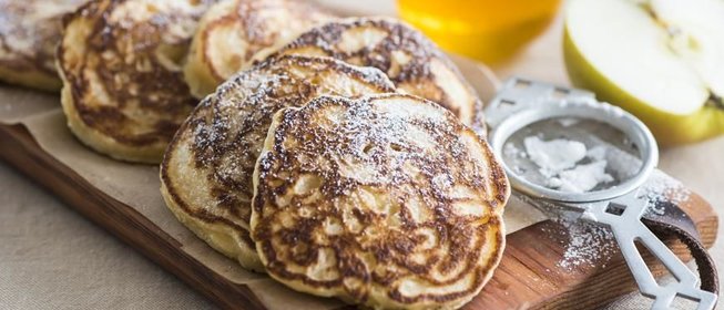 Пышные оладьи с яблоками