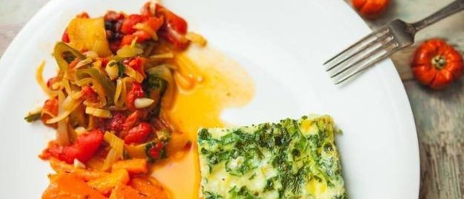 Арабский закусочный омлет с сыром и зеленью