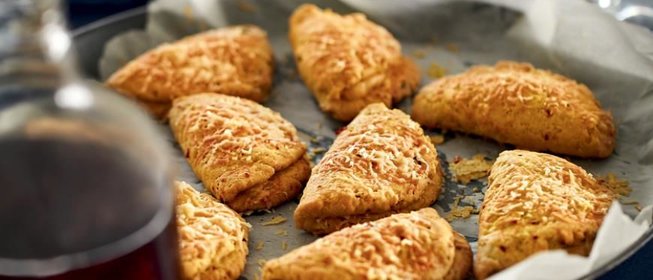 Несладкое творожное печенье к вину