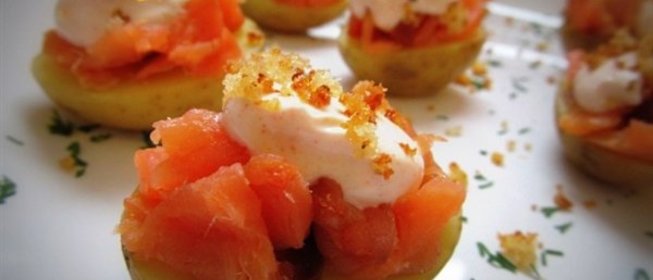 Закуска из молодого картофеля с копчёной горбушей