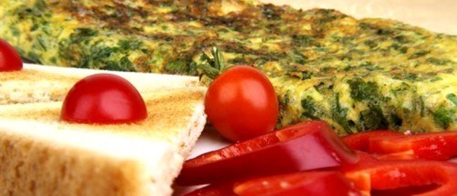 Печеный омлет с грюйером и шнитт-луком