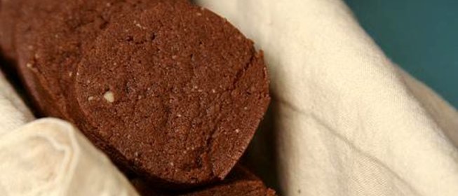 Пряное шоколадное печенье с миндалем