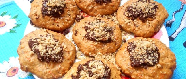 Морковное печенье с орехами и шоколадом