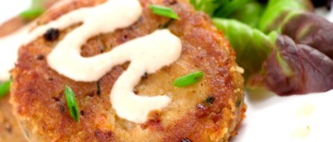 Тунисские рыбные котлеты с айоли из лимона и паприки