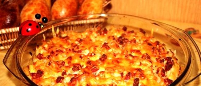 Запеканка из макарон с колбасой и яйцами