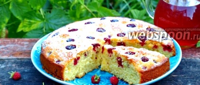 Сметанный пирог с малиной