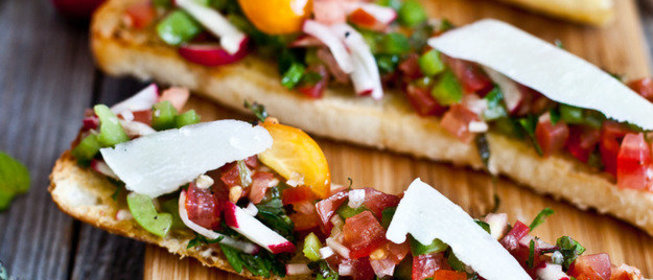 Брускетта со свежими овощами