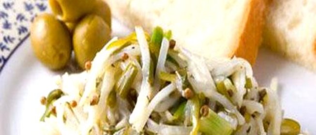 Закуска из зеленого лука с сельдереем