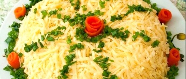 Салат блинный с курицей