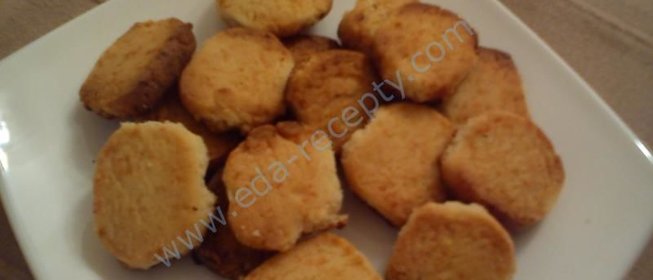 Печенье с пармезаном и розмарином