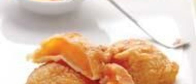 Оладьи из абрикосов с соусом из манго с корицей