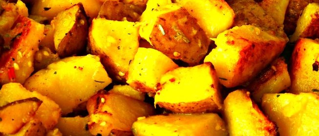 Картофель с розмарином и чесноком