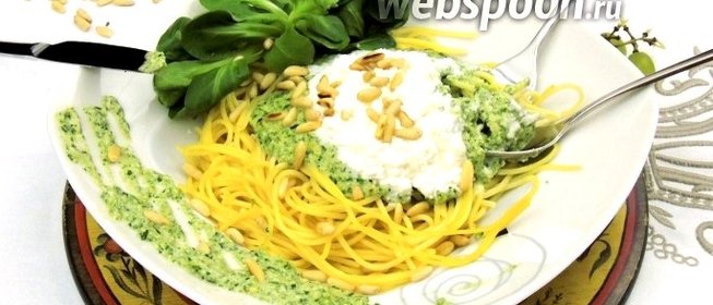 Спагетти с песто из корн салата