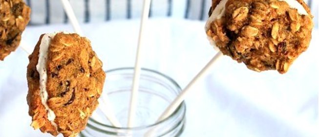 Мини-сэндвичи с овсяным печеньем и коричным мороженым на палочке