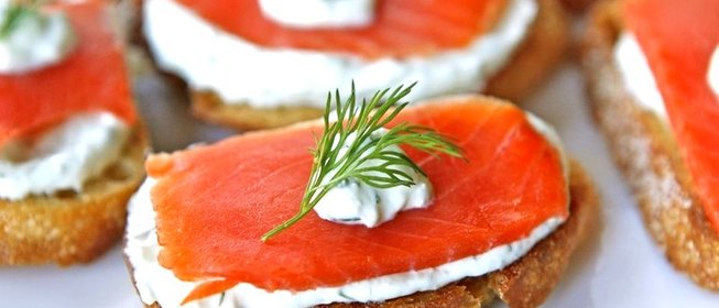 Брускетта с лососем
