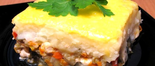 Запеканка с куриным филе, овощами и картофельным пюре