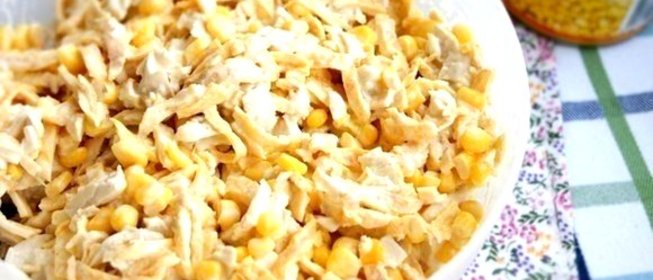 Салат из курицы с яичными блинчиками