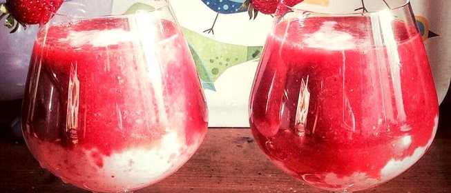 Слоеный клубничный коктейль