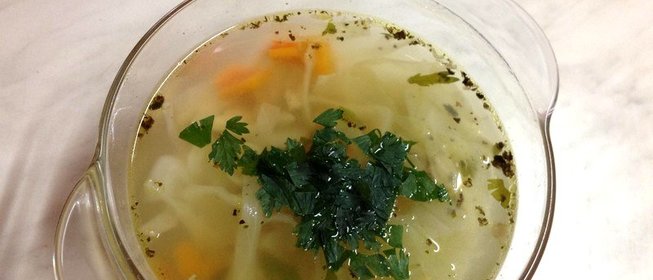 Легкий куриный суп с капустой