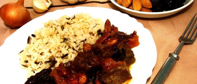 Говядина с сухофруктами