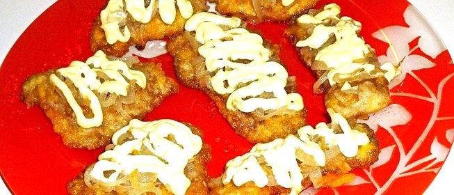 Свиные стейки под луком