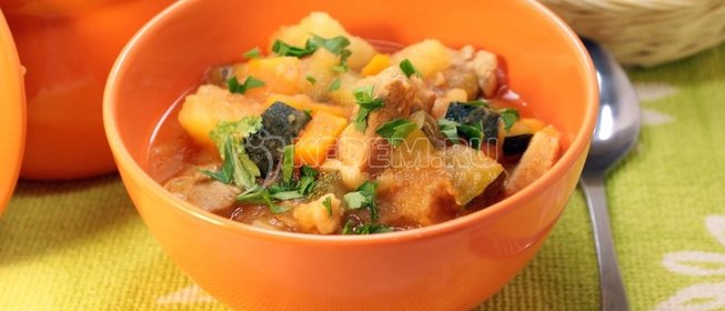 Овощное рагу с кабачками цукини