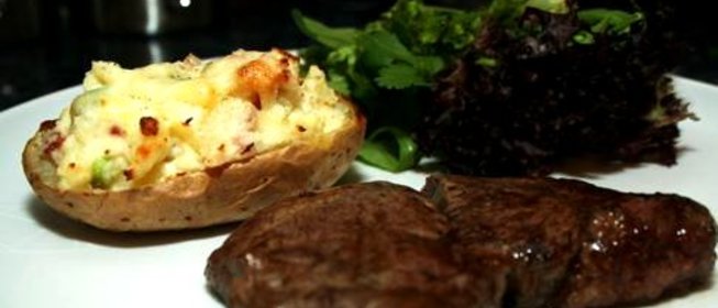 Говядина с картофелем, сыром и кинзой