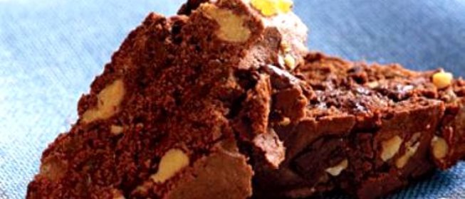 Шоколадное печенье с имбирем и орехами