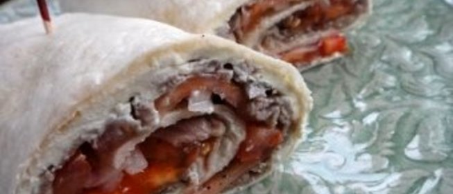 Говядина, запеченная в духовке с сыром и помидорами