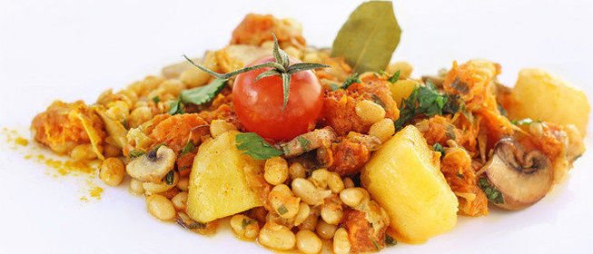 Пестрое картофельное рагу с тыквой, грибами и фасолью