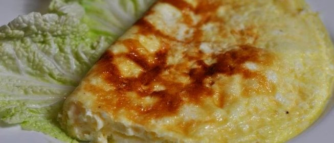 Омлет с сыром на сковороде