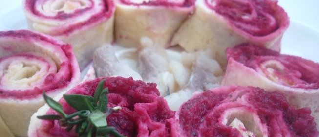 Блины со свекольно-селёдочной начинкой(2 варианта)