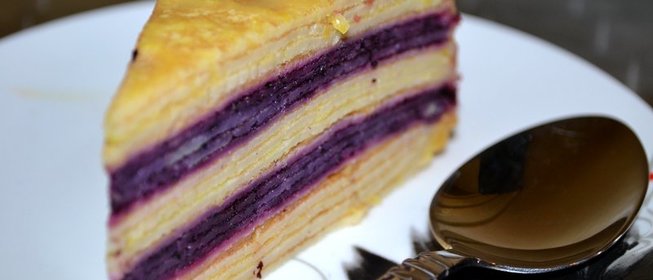 Блинный торт с лимонным курдом и черникой