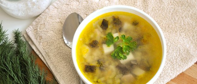 Грибной суп с перловкой и сельдереем
