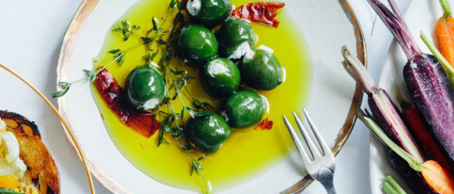 Оливки, фаршированные сыром и зеленью