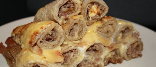 Блины с мясом и сыром