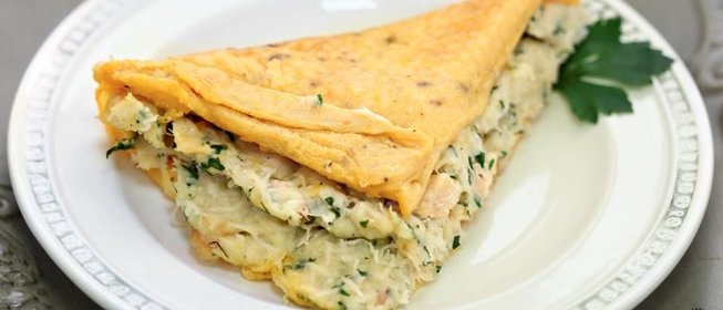 Нежный омлет с копченой рыбой