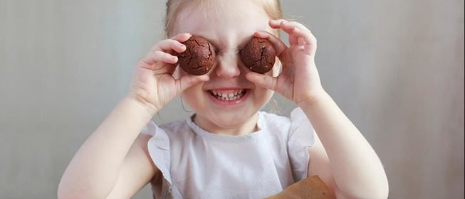 Шоколадное печенье с орехами